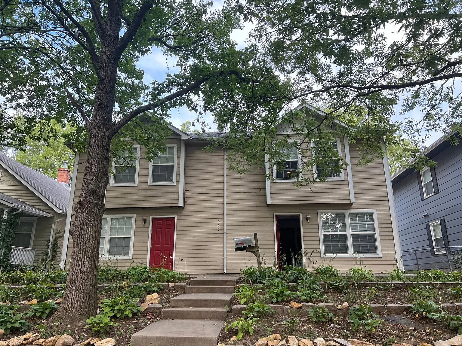 3 bed, 1120 sqft, $1,600 — Photo 1