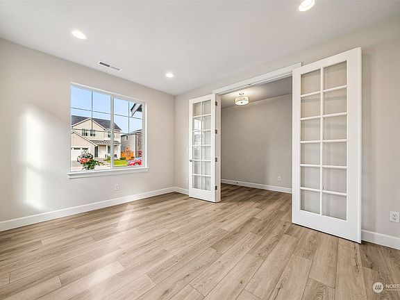 5th image of 15419 206th Avenue E