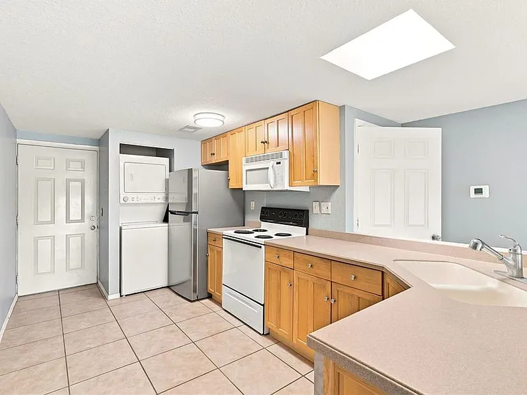 6714 Nina Rosa Dr #B — Photo 3