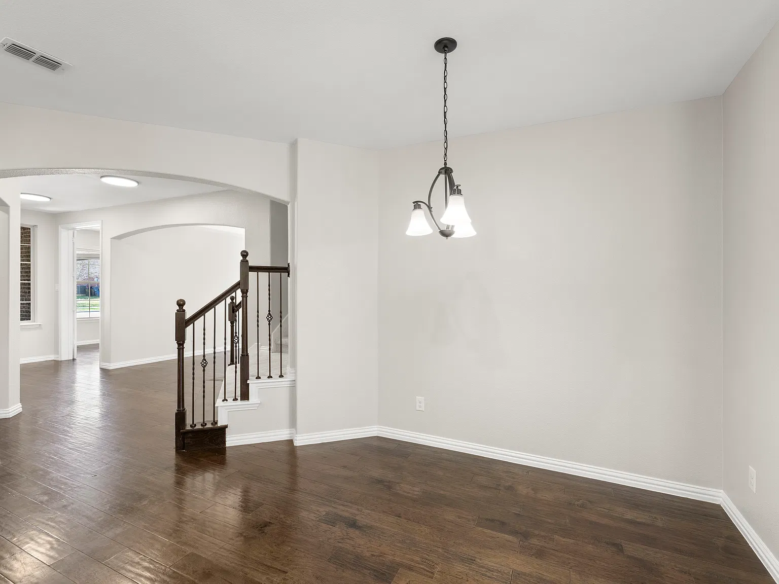 5 bed, 3.5 bath, 4077 sqft, $5,000 — Photo 3