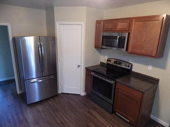 Stainless Appl  Walkin Pantry