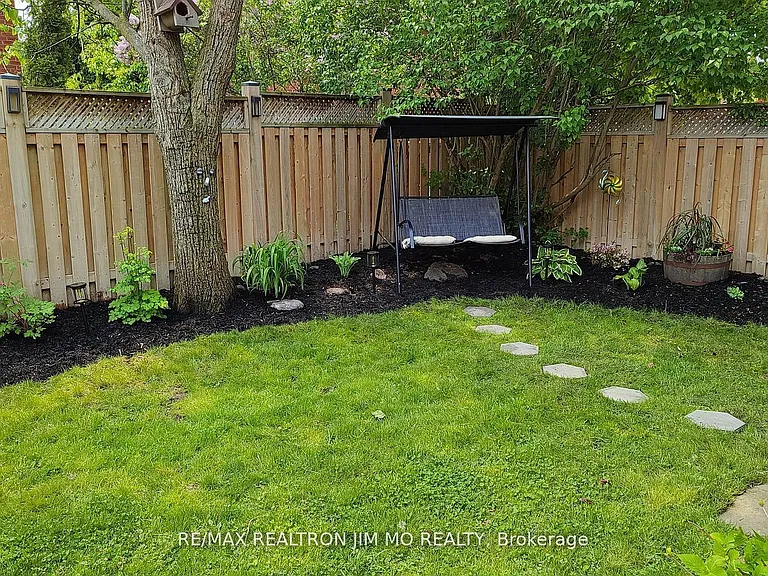 60 Silverbirch Pl — Photo 27