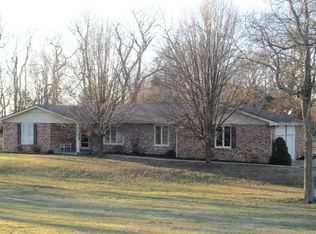 208 Coach Rd, Lebanon, MO 65536