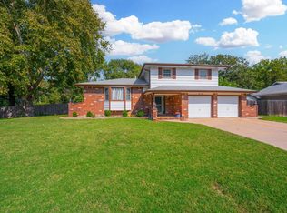 318 N Brookwood Dr, Derby, KS 67037