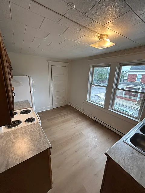 2 bed, $950 — Photo 2