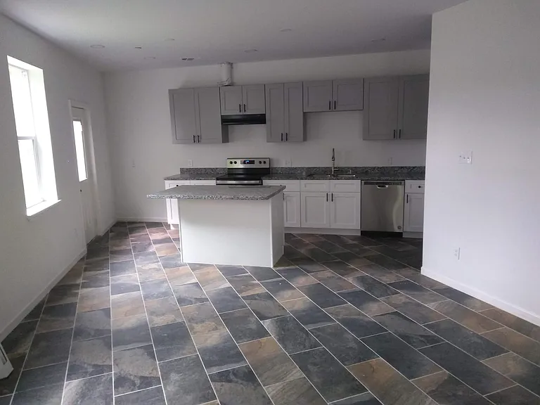 Unit C Kitchen --upgraded appliances