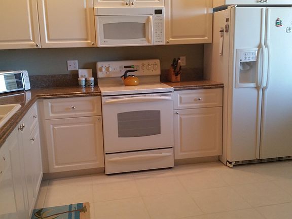 3rd image of 5 Harbour Isle Drive E #Ph03