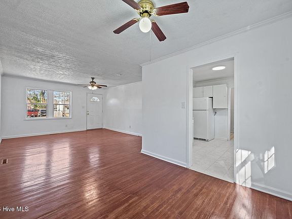 4th image of 608 Williams Street