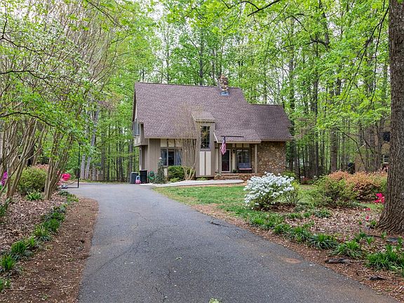 2nd image of 121 Shady Oak Ln