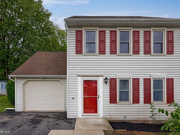 3rd image of 208 Fairfax Dr