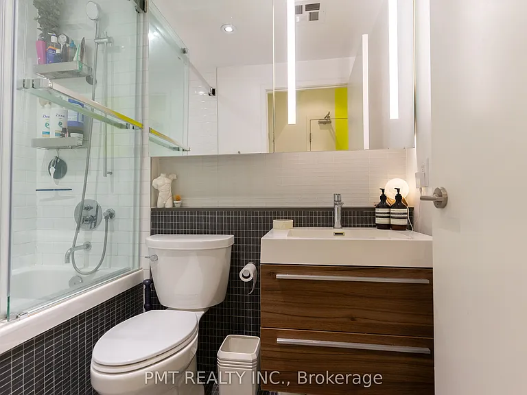 8 Dovercourt Rd #204 — Photo 16