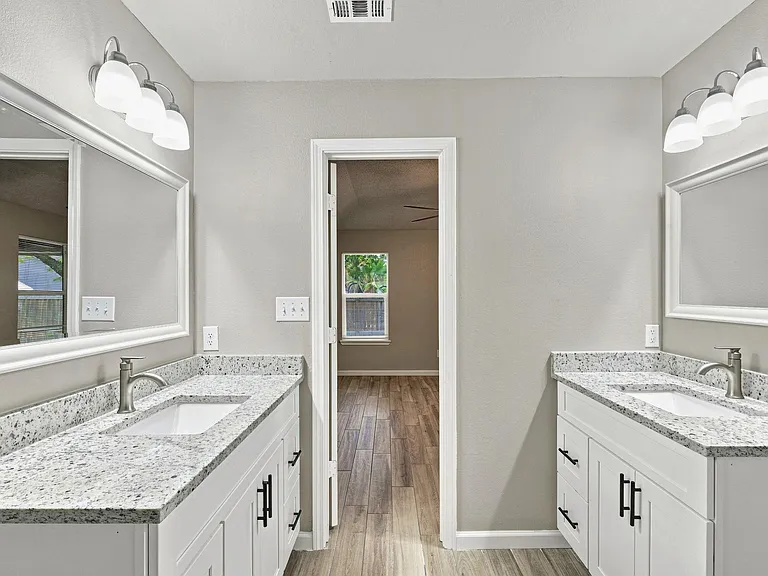 106 Hague St — Photo 8