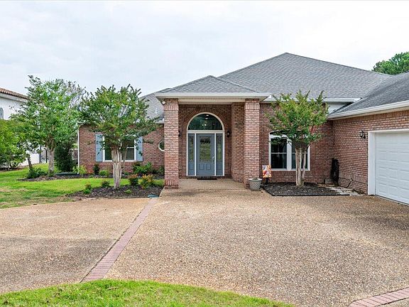 4th image of 128 Country Club Dr W