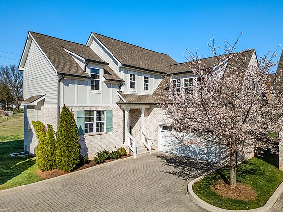 2nd image of 2724 Lakeland Dr