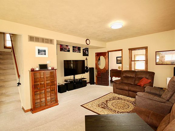 5th image of 842 Grant St
