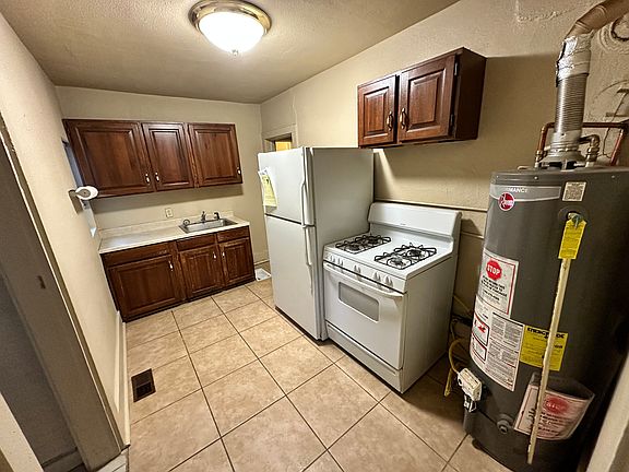 5th image of 406 E Kiowa St