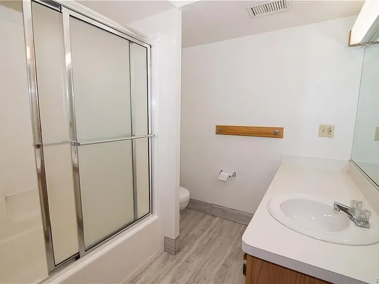 1832 Main St #4 — Photo 4