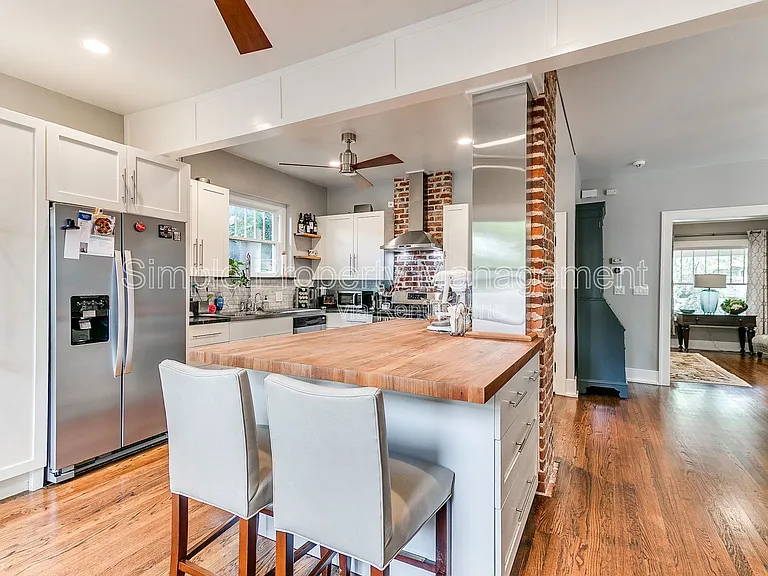 223 NW 21st St — Photo 10