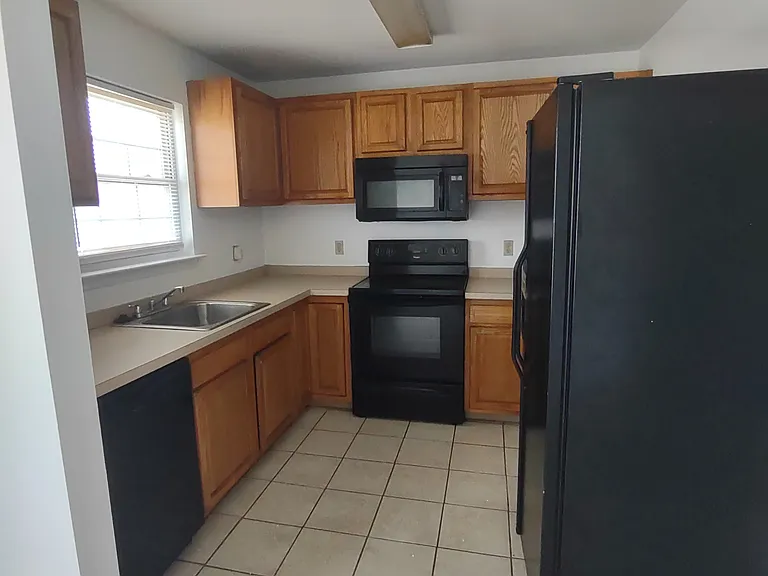 404 S Claymont St — Photo 6