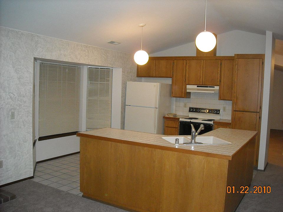2nd image of 4922 Winona Ct NE