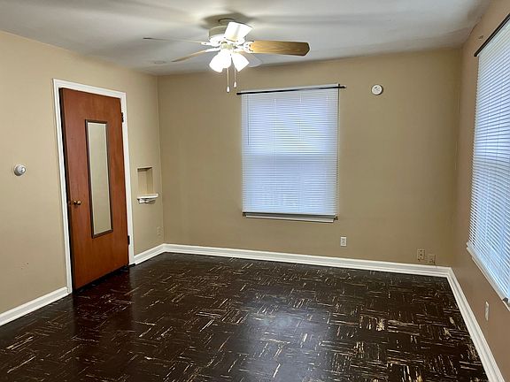 4th image of 33 Stewart Ave #2