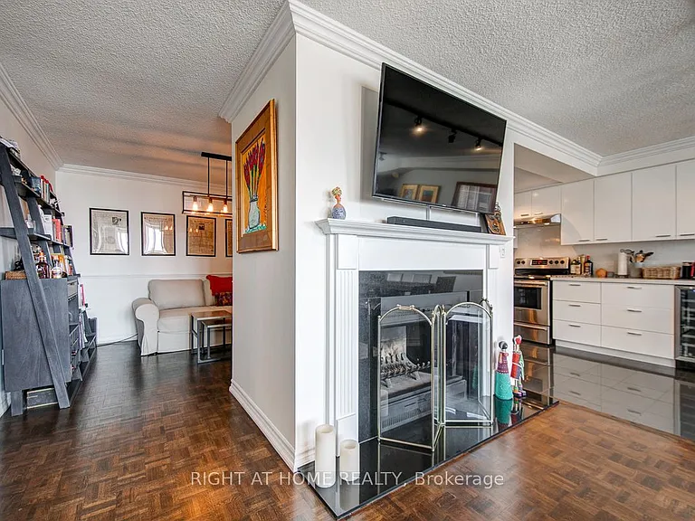 280 Simcoe St #1405 — Photo 18