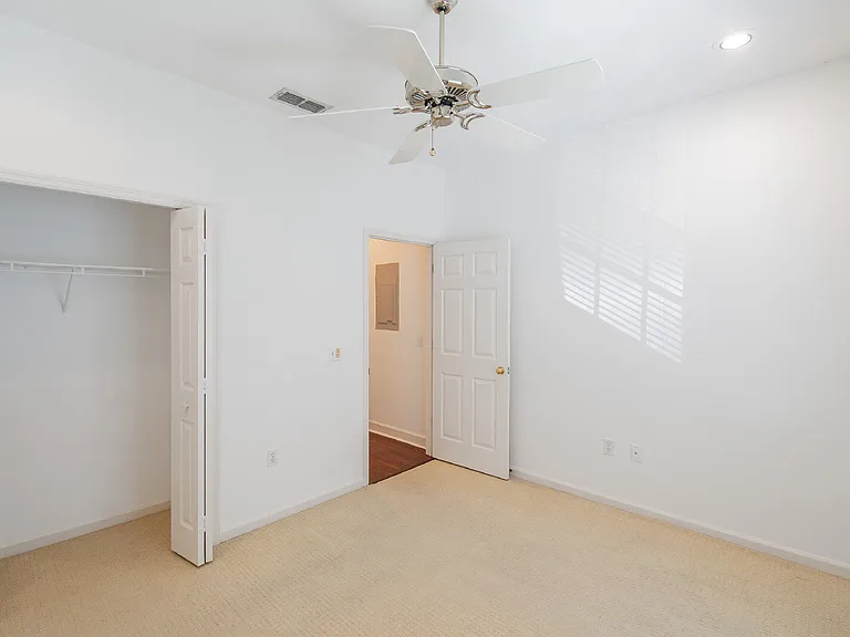 447 Enclave Pl — Photo 15