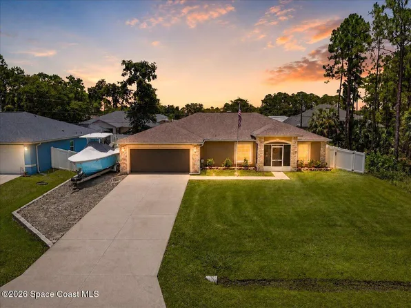 427 Hammond St SW, Palm Bay, FL 32908