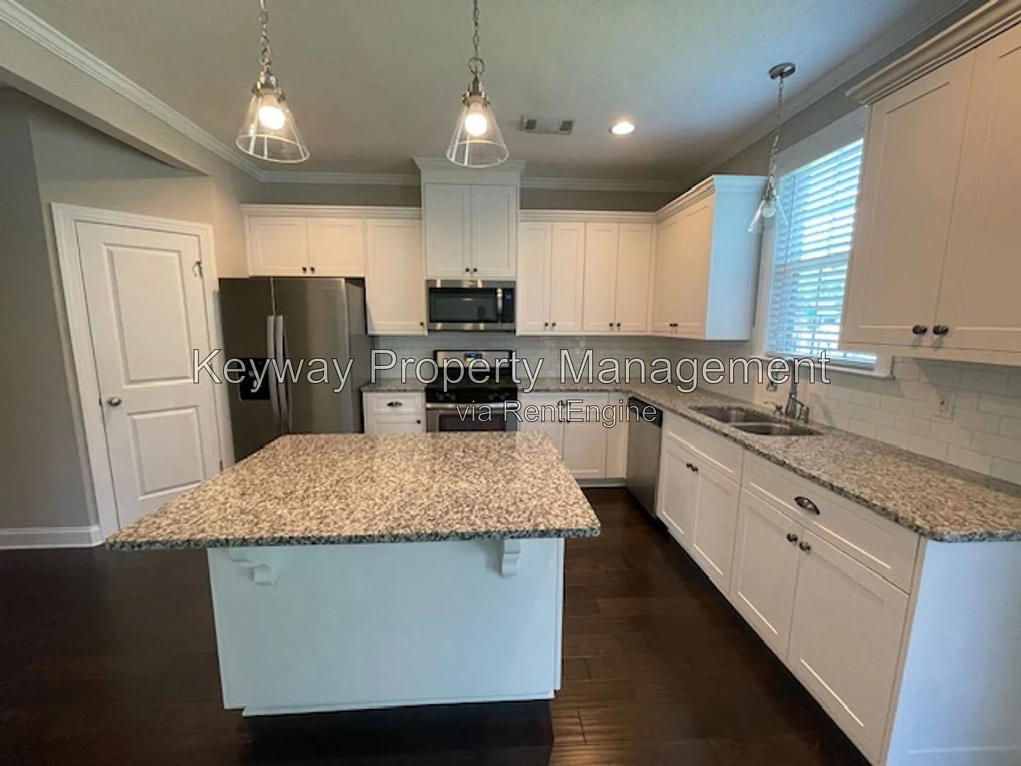 4 bed, 2.5 bath, 2347 sqft, $2,365 — Photo 4