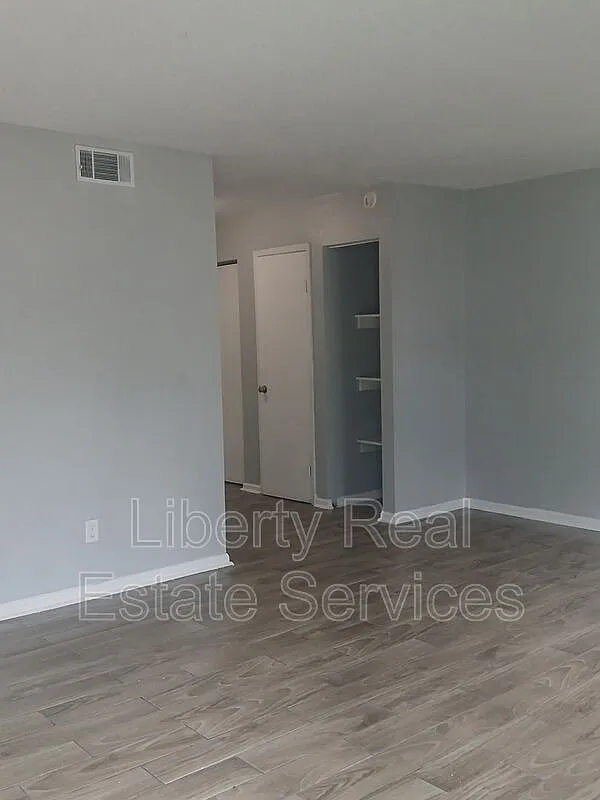 910 Berkshire Ter — Photo 2