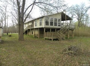92 E Timberlake Rd, Elsberry, MO 63343