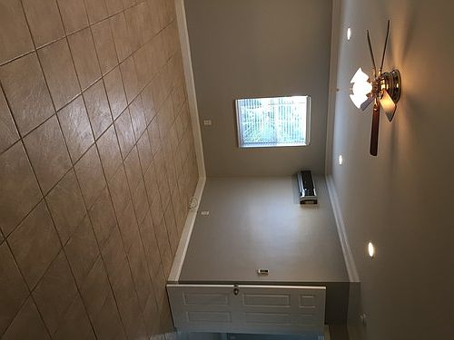 5th image of 2016 NE 17th Ct APT 18