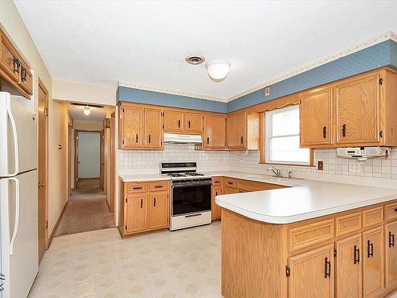 3rd image of 10405 S Lacrosse Ave