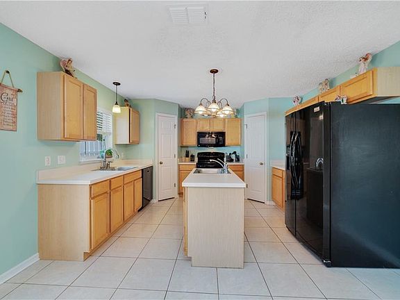 3rd image of 102 Pinefield Dr