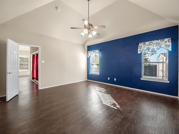 5th image of 3021 Glenoaks Dr