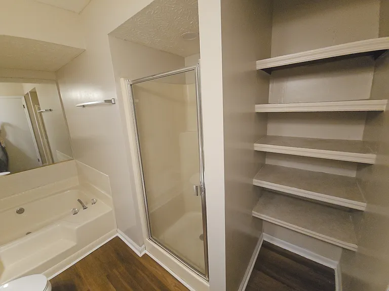 5727 Lexington Dr — Photo 35