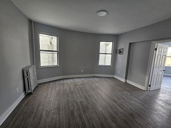 4th image of 1034 S Orange Ave #5C