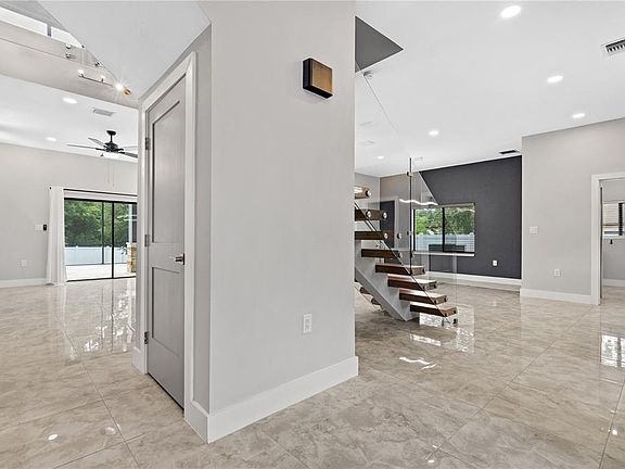 4th image of 541 W Lake Brantley Rd