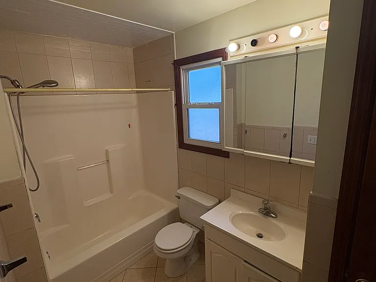 111 Niagara St #1 — Photo 6