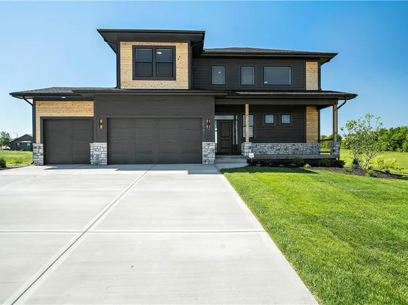 18747 W 193rd St, Spring Hill, KS 66083