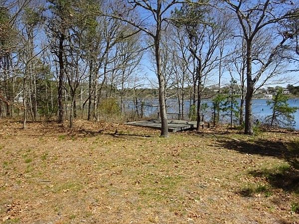 1st image of 11 Edgewater Dr
