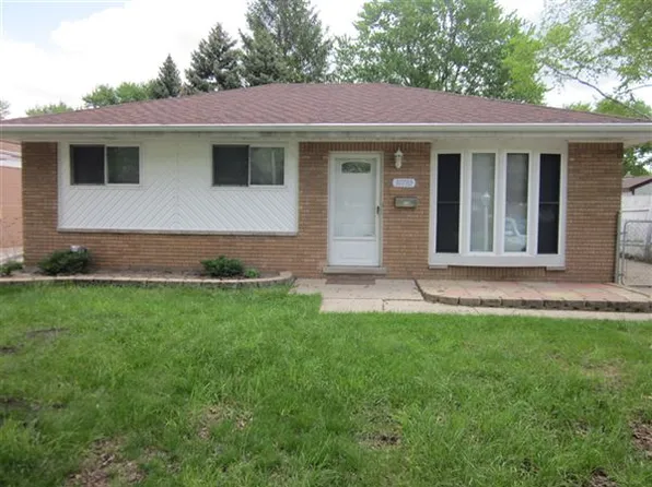 30730 Blossom St, Roseville, MI 48066