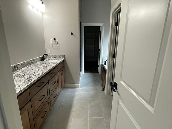 4th image of 5893 Lavender Ave
