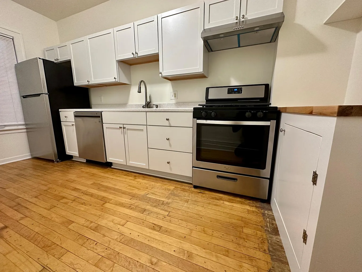 3 bed, 1400 sqft, $1,700 — Photo 2