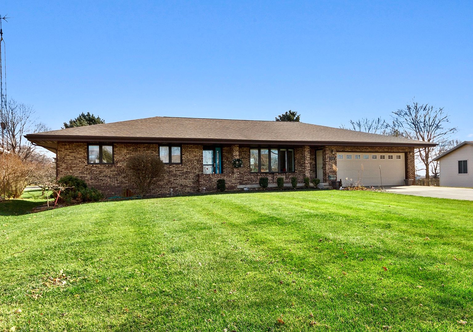 114 W Hislop Dr, Cissna Park, IL 60924 Zillow