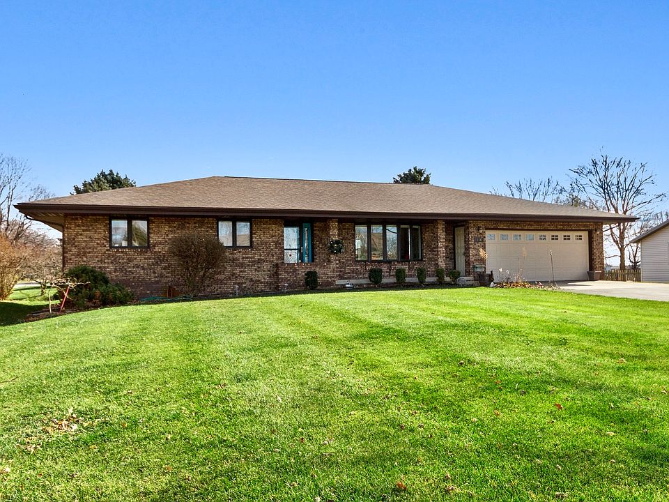 114 W Hislop Dr, Cissna Park, IL 60924 Zillow