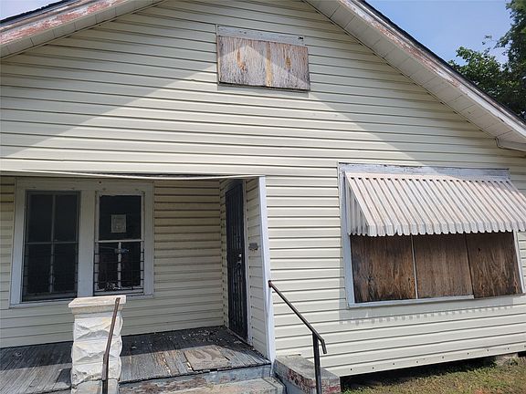 3rd image of 3410 Nagle St
