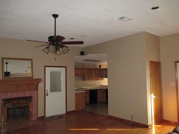 5th image of 42115 Cottonwood Dr