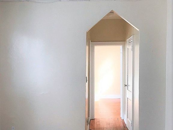 4th image of 2562 41st St APT 3C