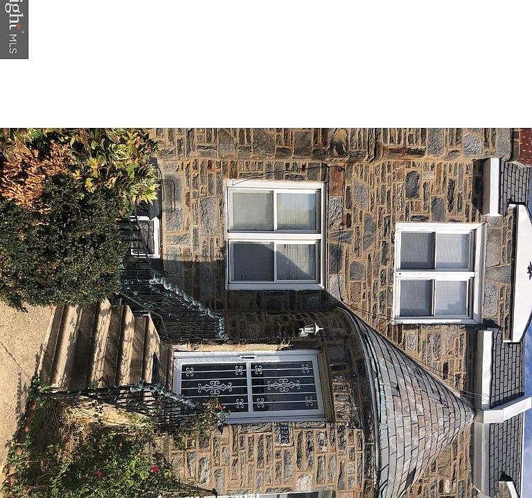 2nd image of 1229 Unruh Ave